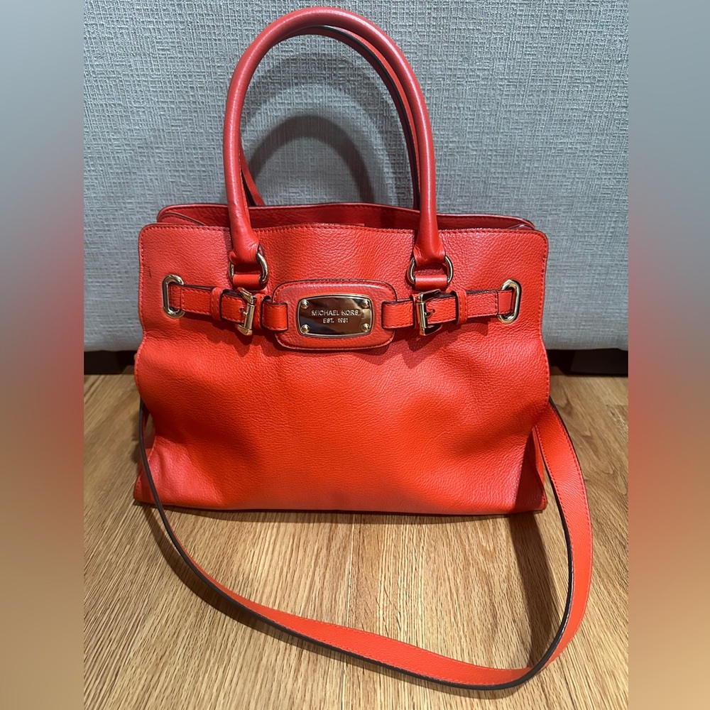 Michael Kors Bag with Strap and Gold Hardware